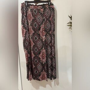 Maurices Maxi Floral Lace front Bilateral splits  Skirt elastic waist size Large